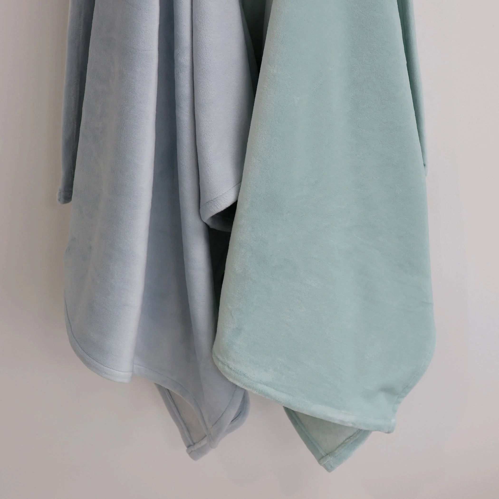 Bubba Blue Nordic 2pk Stretchy Velour Cuddle Blankets Sky/Mint