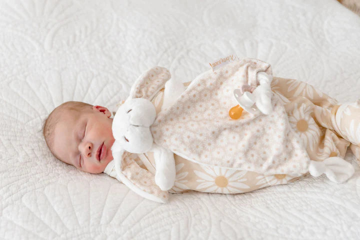 Woven Kids Cuddle Bunny Comforter - Daisy