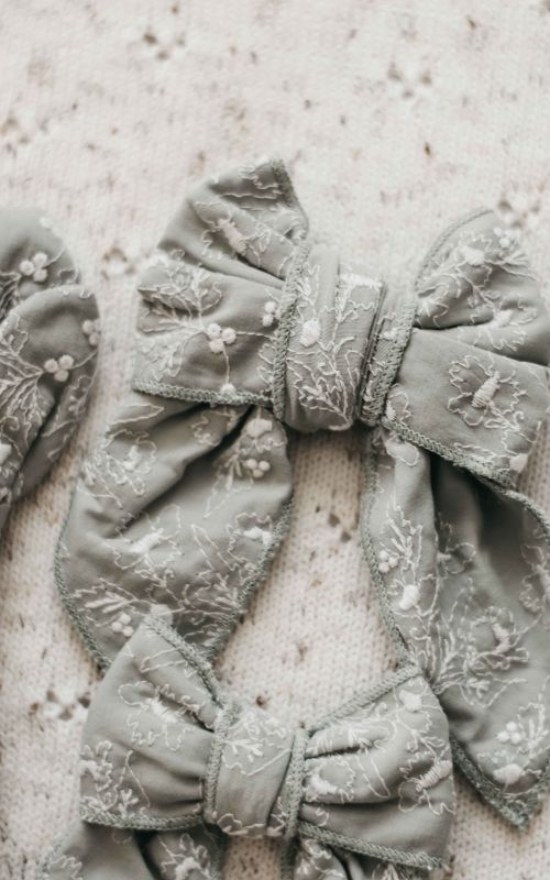 Bencer & Hazelnut Holly Bows
